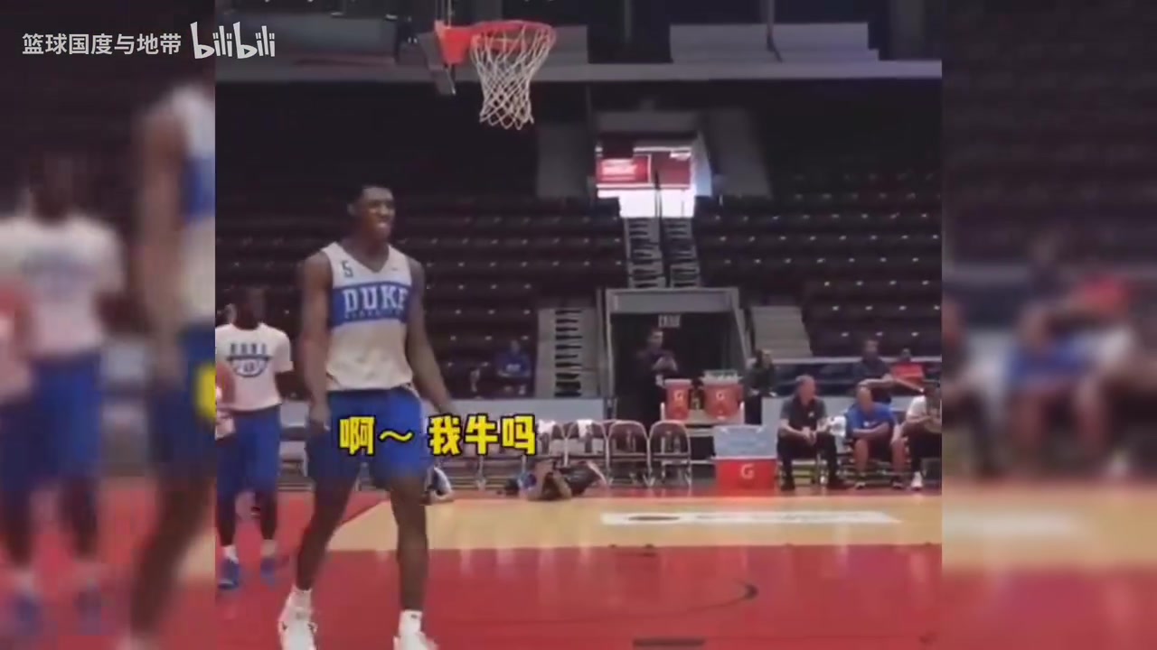 這體格配上這彈跳是人類錫安當年火爆全世界的罰球線扣籃