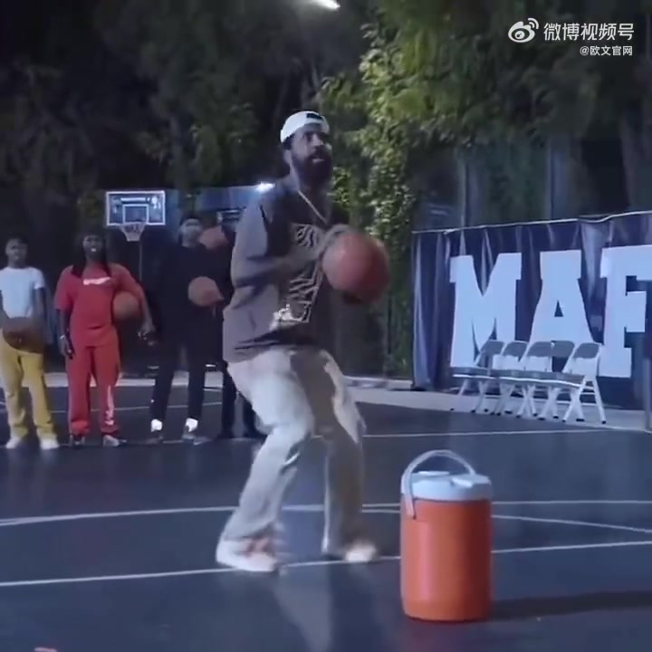 什么叫人球一體看歐文運(yùn)球真是主打一個(gè)隨心所欲啊 什么叫人球一體看歐文運(yùn)球真是主打一個(gè)隨心所欲啊