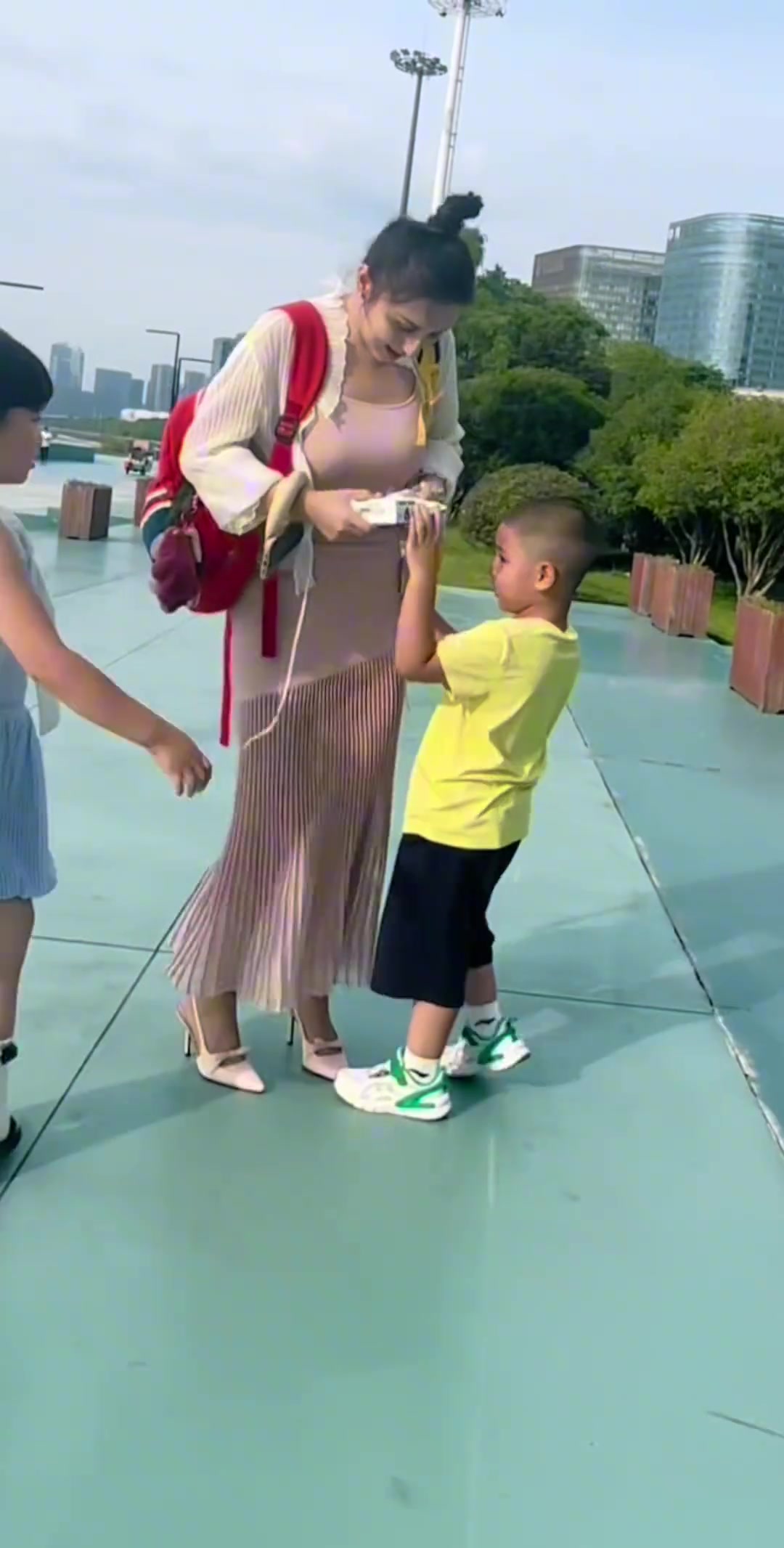 離婚了西熱妻子曬視頻從今天開始我將正式獨(dú)自帶兩個孩子