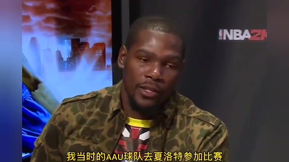 杜蘭特此前回憶第一次認識庫里那年十歲以為庫里是白人