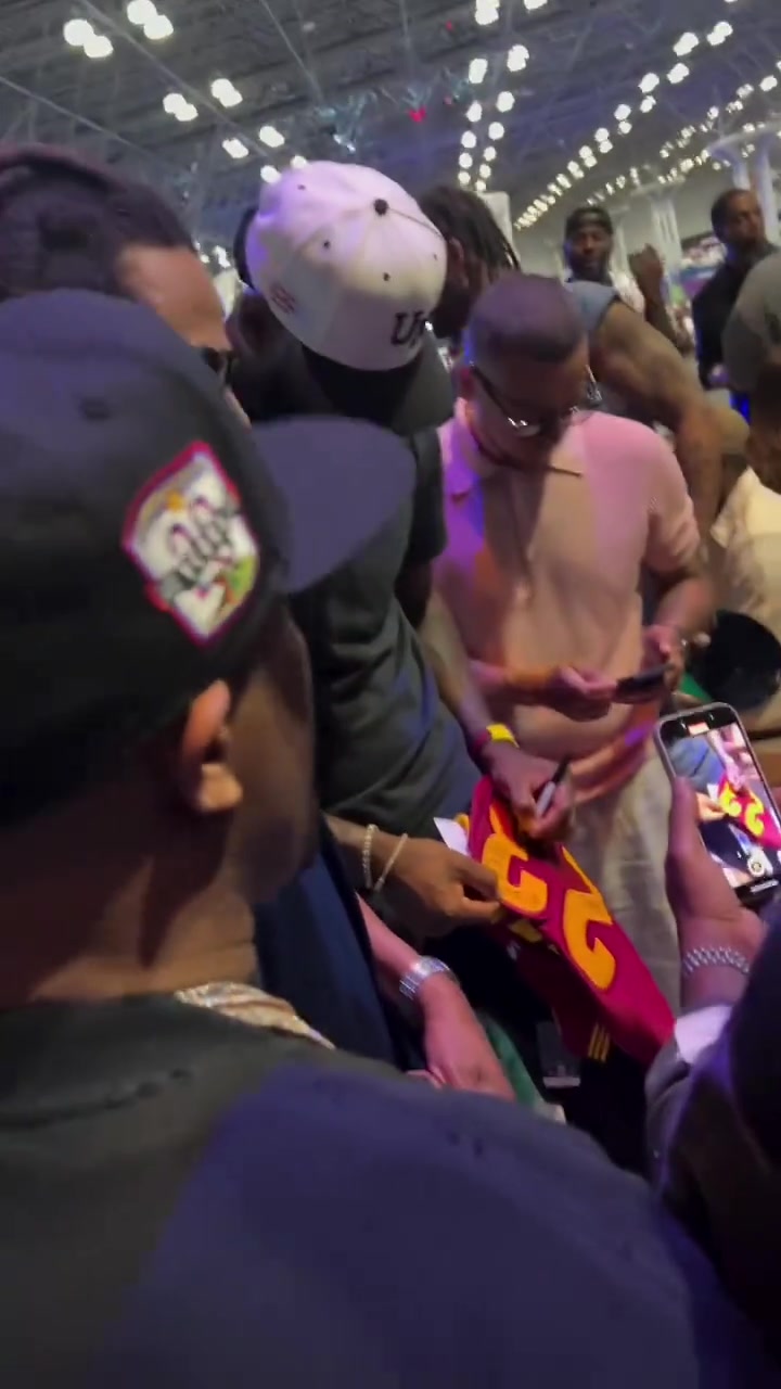 詹姆斯和好友追夢格林出席Fanastics Fest活動
