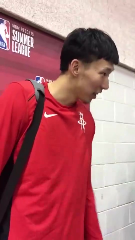 那年周琦和哈滕還是隊友呢如今哈滕已是冠軍中鋒了