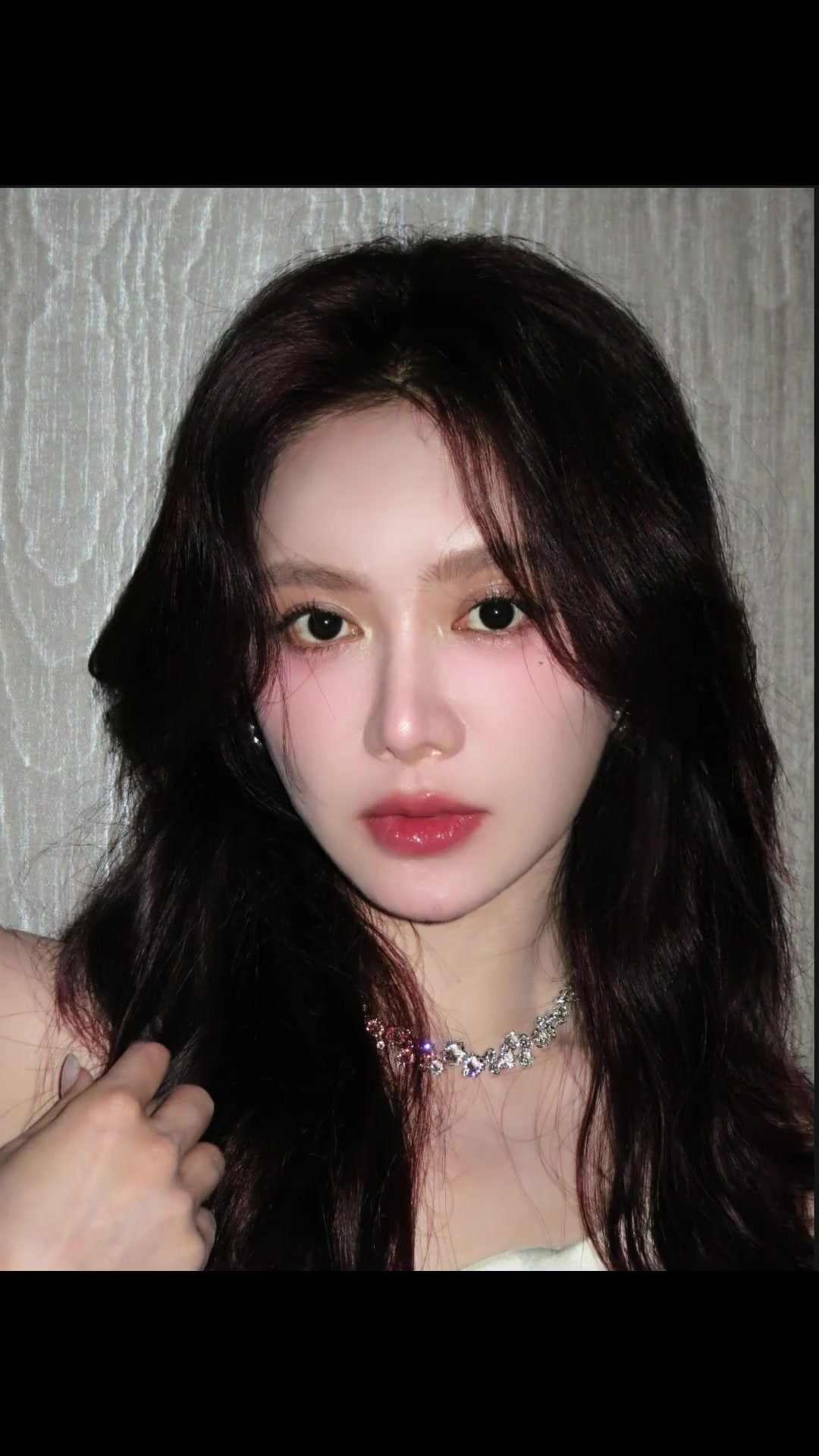 娜姐也是好身材美娜一身白色禮服裝今天不是53是35了