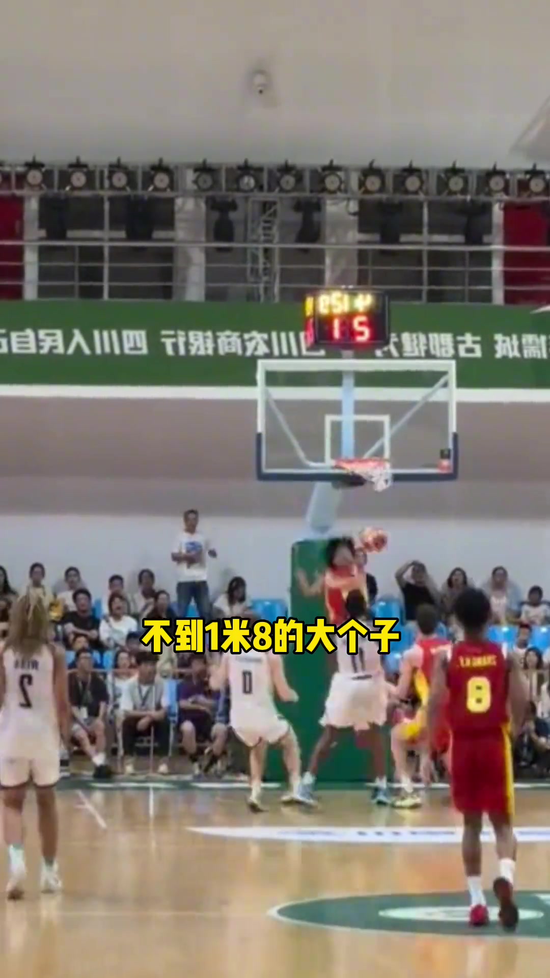 中國男籃的希望混血球員朱正各種暴扣 未來應(yīng)該能進(jìn)NBA吧