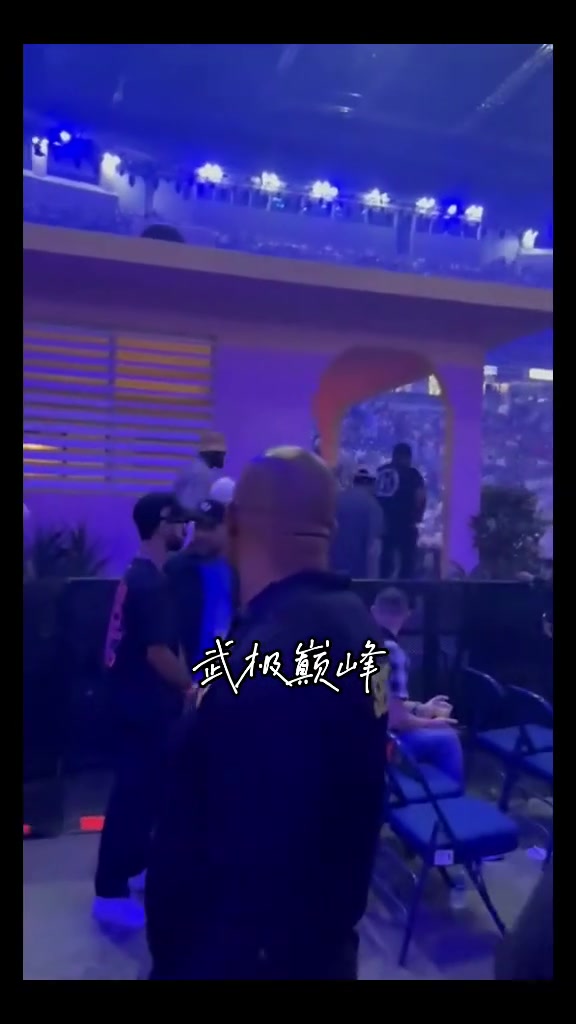 演唱會響起MVP喊聲詹姆斯現(xiàn)身壞兔子演唱會引起轟動...