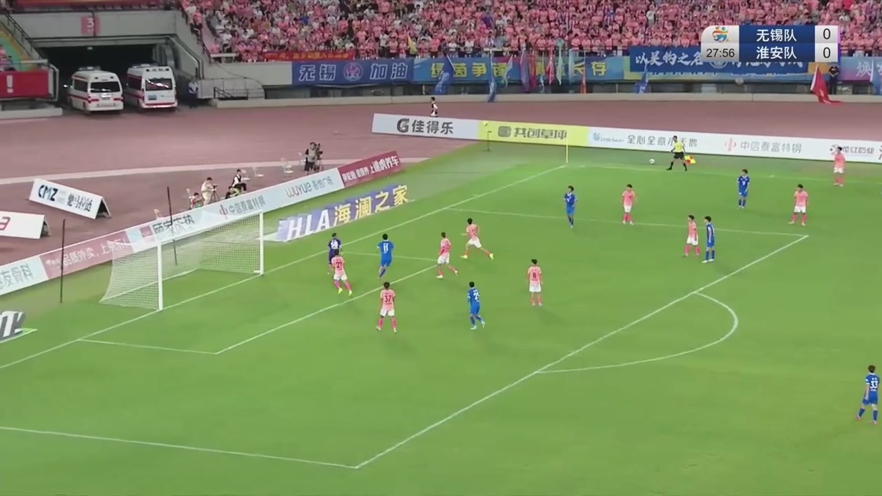 蘇超球員致敬C羅?文耀隆破門淮安隊(duì)1-0領(lǐng)先無(wú)錫隊(duì)