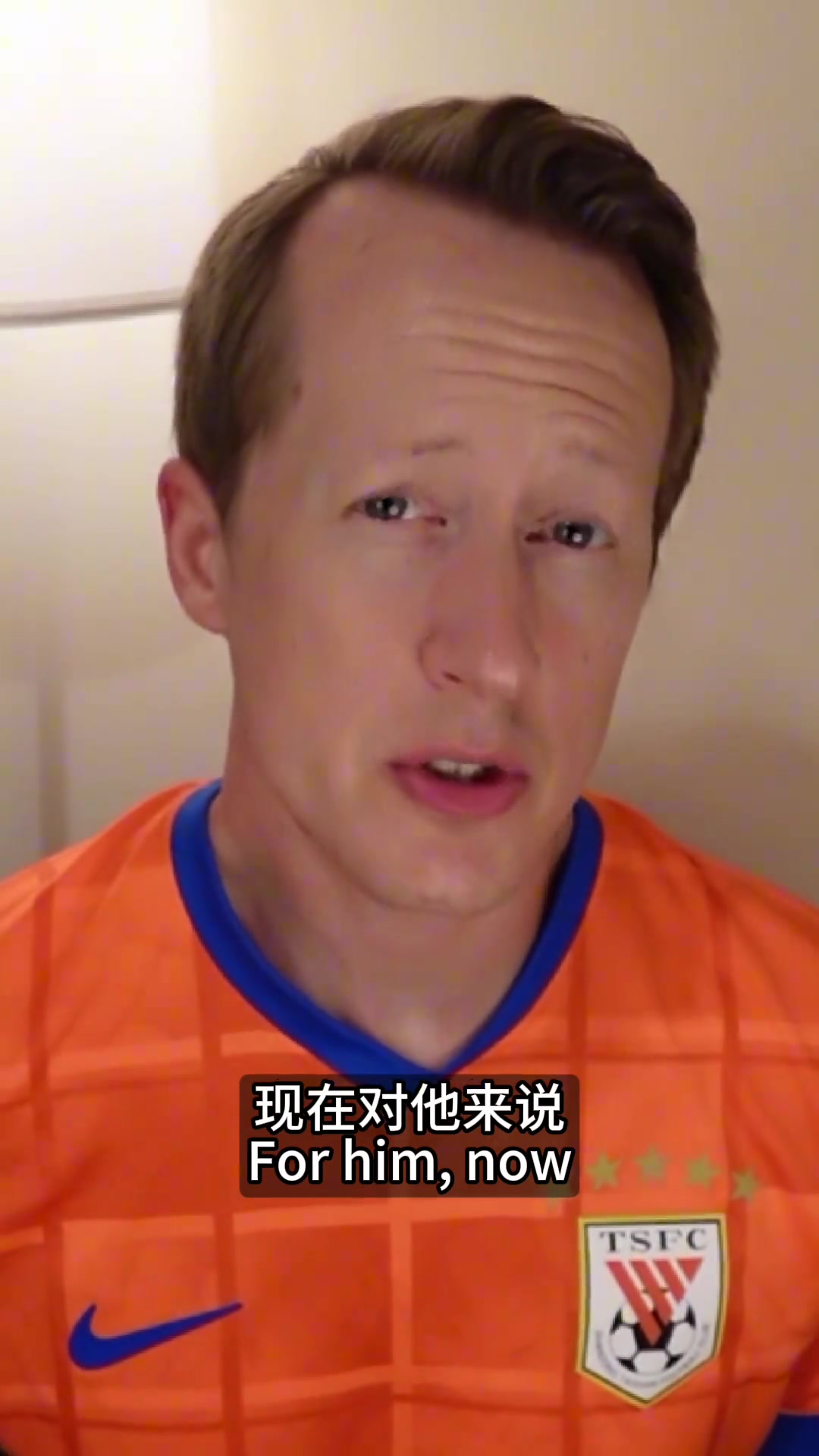 英國足球哥劉誠宇應(yīng)該提前一小時(shí)到訓(xùn)練基地練習(xí)100 個(gè)點(diǎn)球